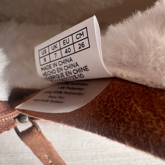 TOMS Tan Suede Leather Faux Fur Lining Cozy Ankle Booties Women’s 9 - Picture 10 of 11